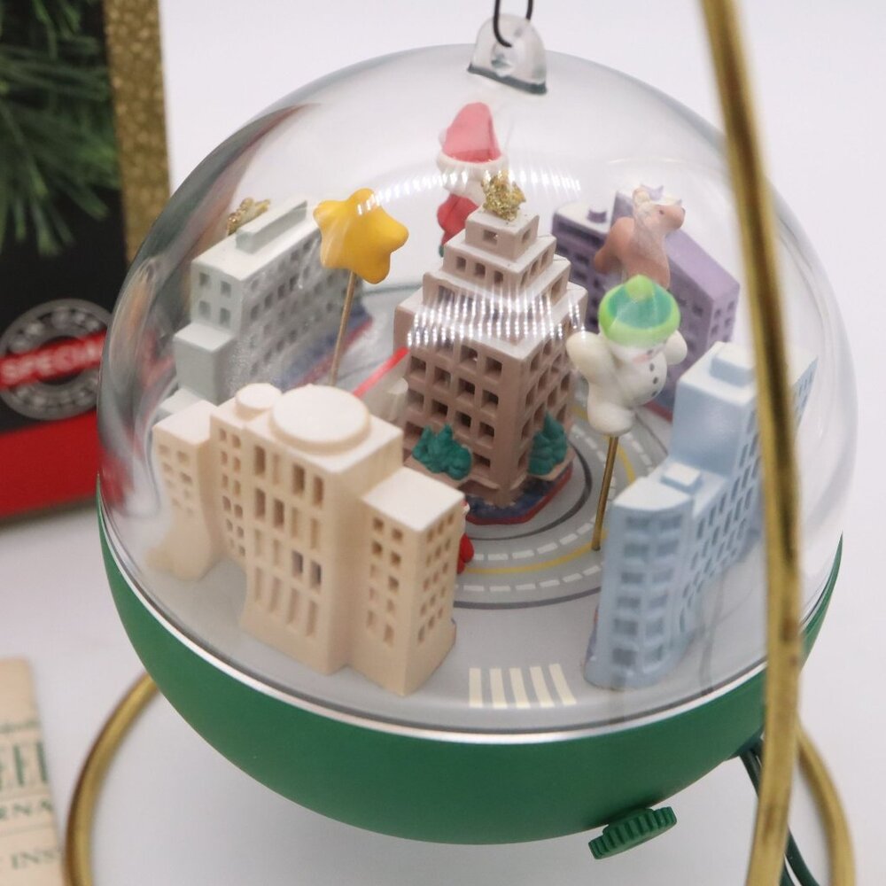 Hallmark Christmas Parade Magic Light & Motion Christmas Ornament Works - Picture 4 of 7